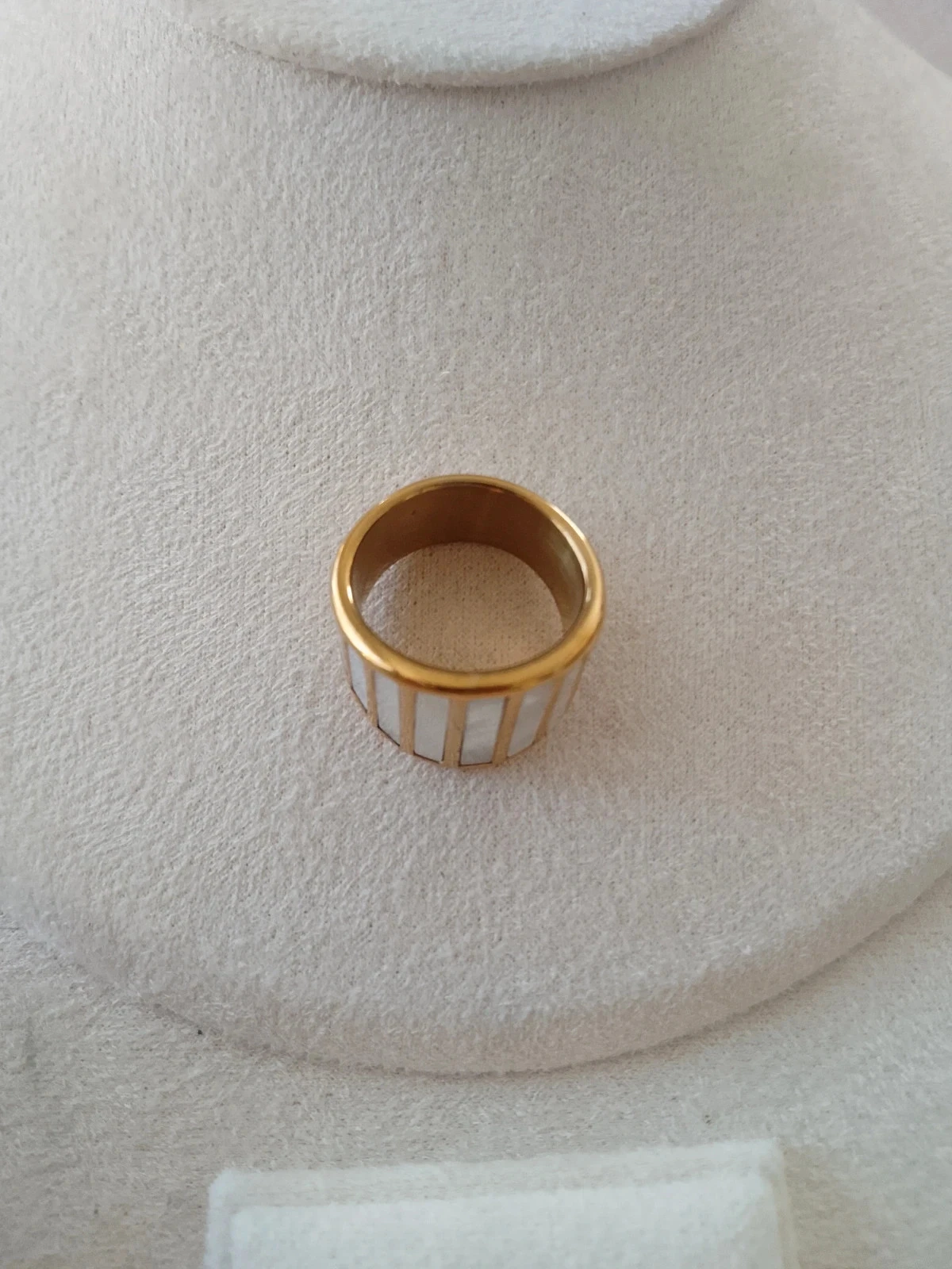 Stainless steel and white mother-of-pearl ring – photo 2